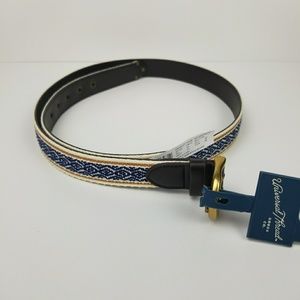 Universal Thread XL Woven belt faux leather back.